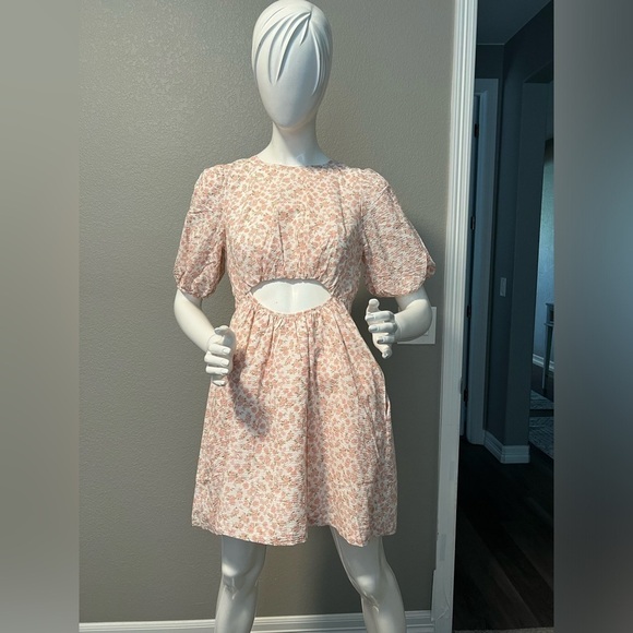 NWT Moodie LIGHT FLORAL CUT OUT MINI DRESS Size S - Picture 1 of 15